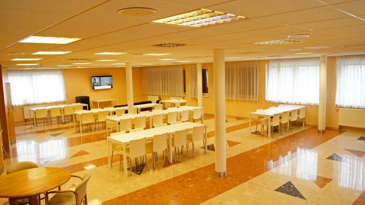 Km House Cerny Most Hostel Prague Luaran gambar