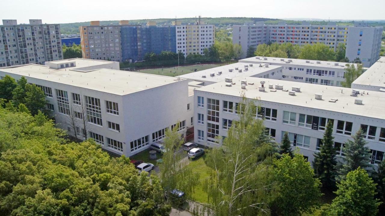 Km House Cerny Most Hostel Prague Luaran gambar