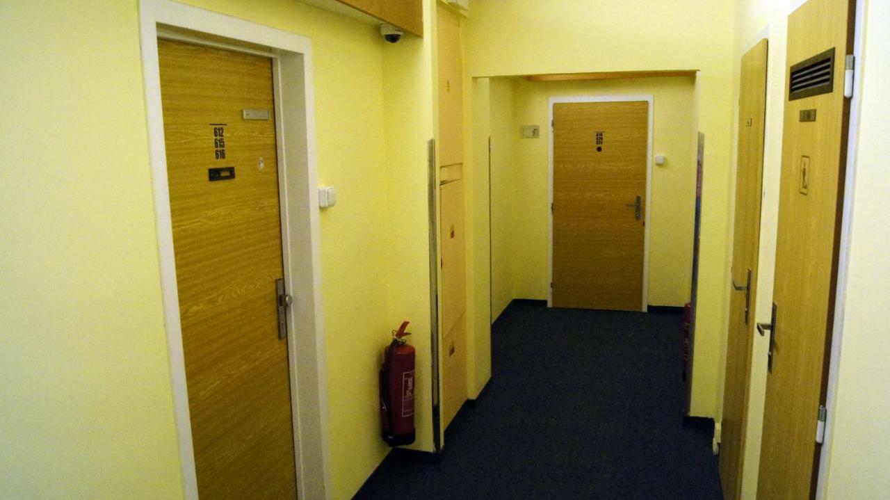 Km House Cerny Most Hostel Prague Luaran gambar